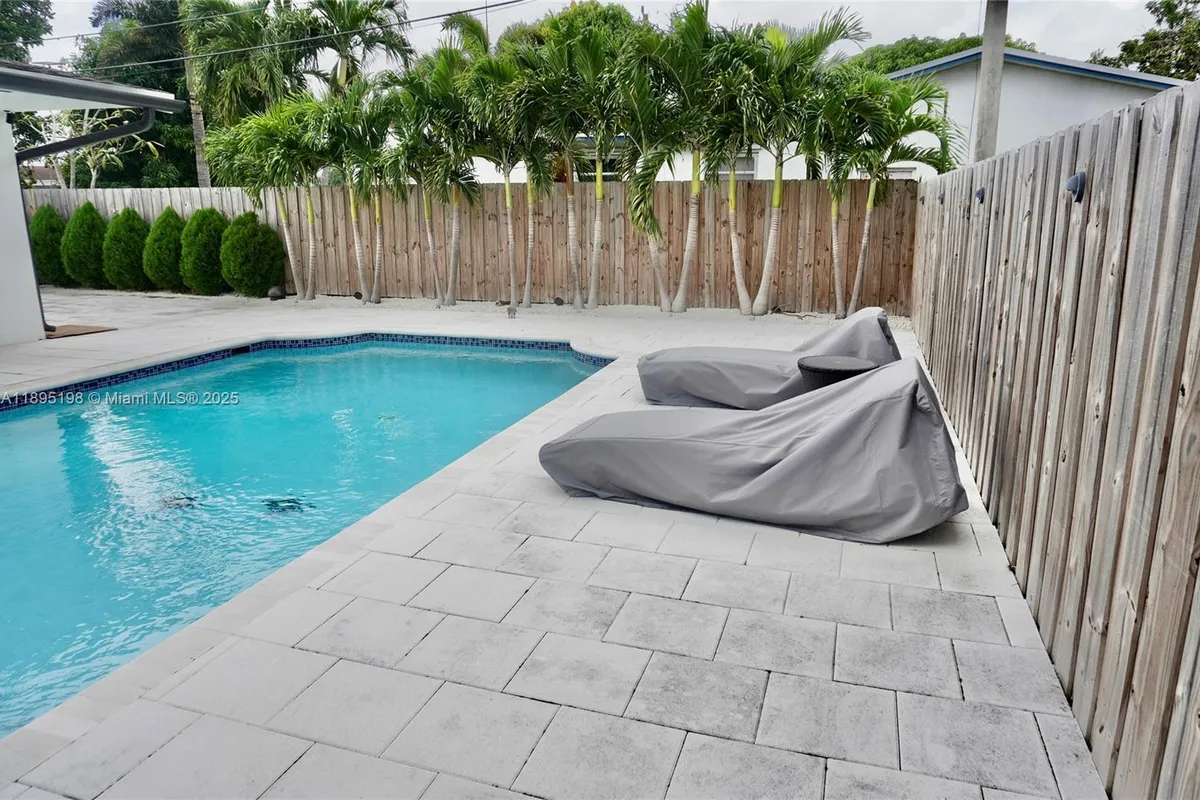 7321 Allen Dr, Hollywood FL 33024