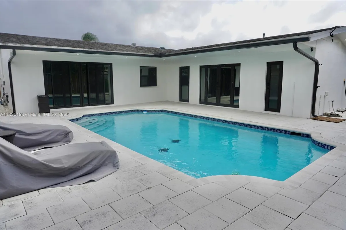 7321 Allen Dr, Hollywood FL 33024