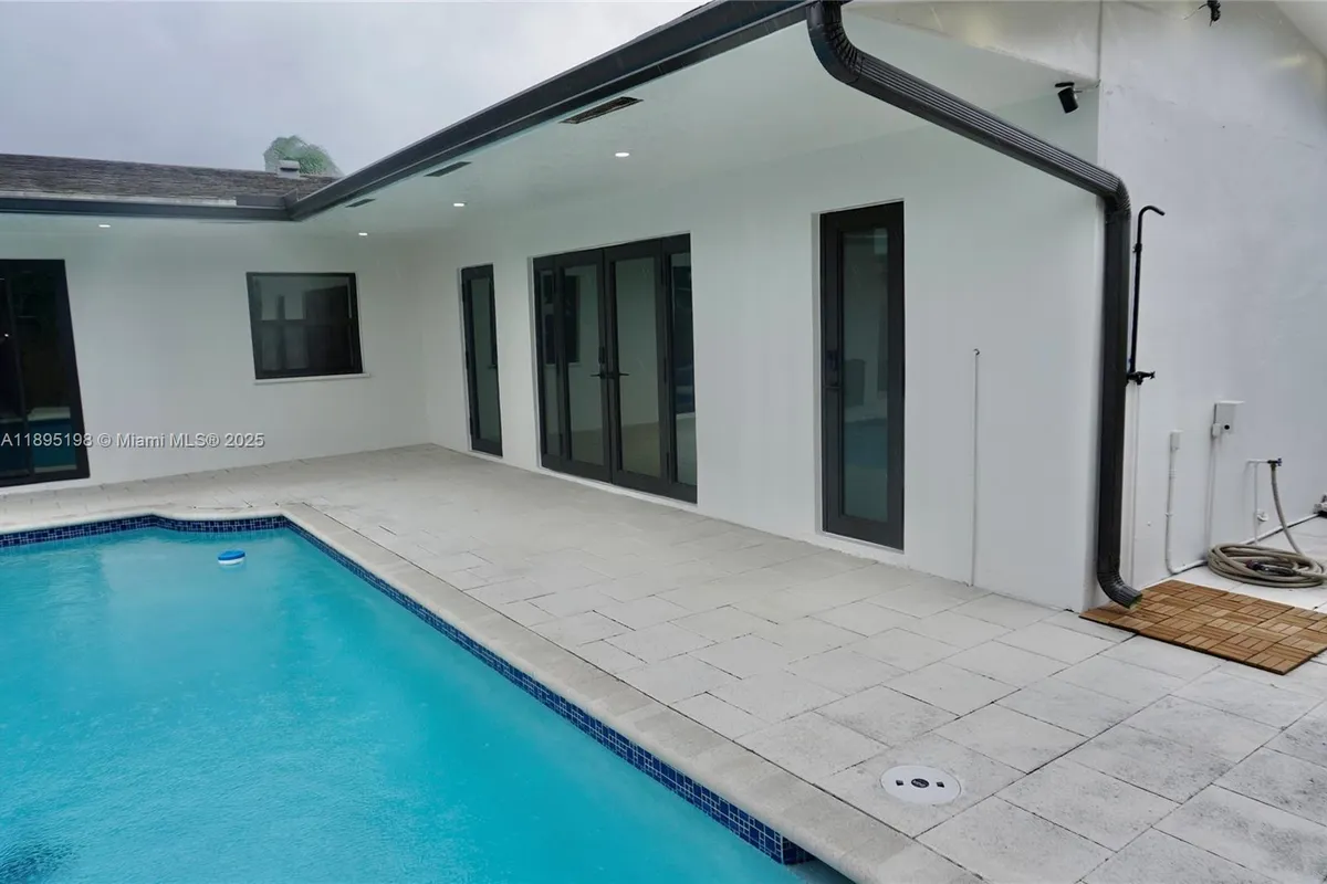 7321 Allen Dr, Hollywood FL 33024