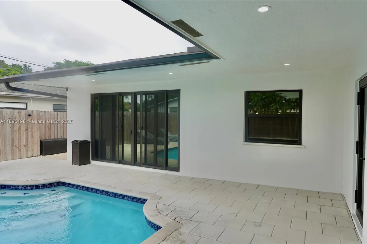 7321 Allen Dr, Hollywood FL 33024