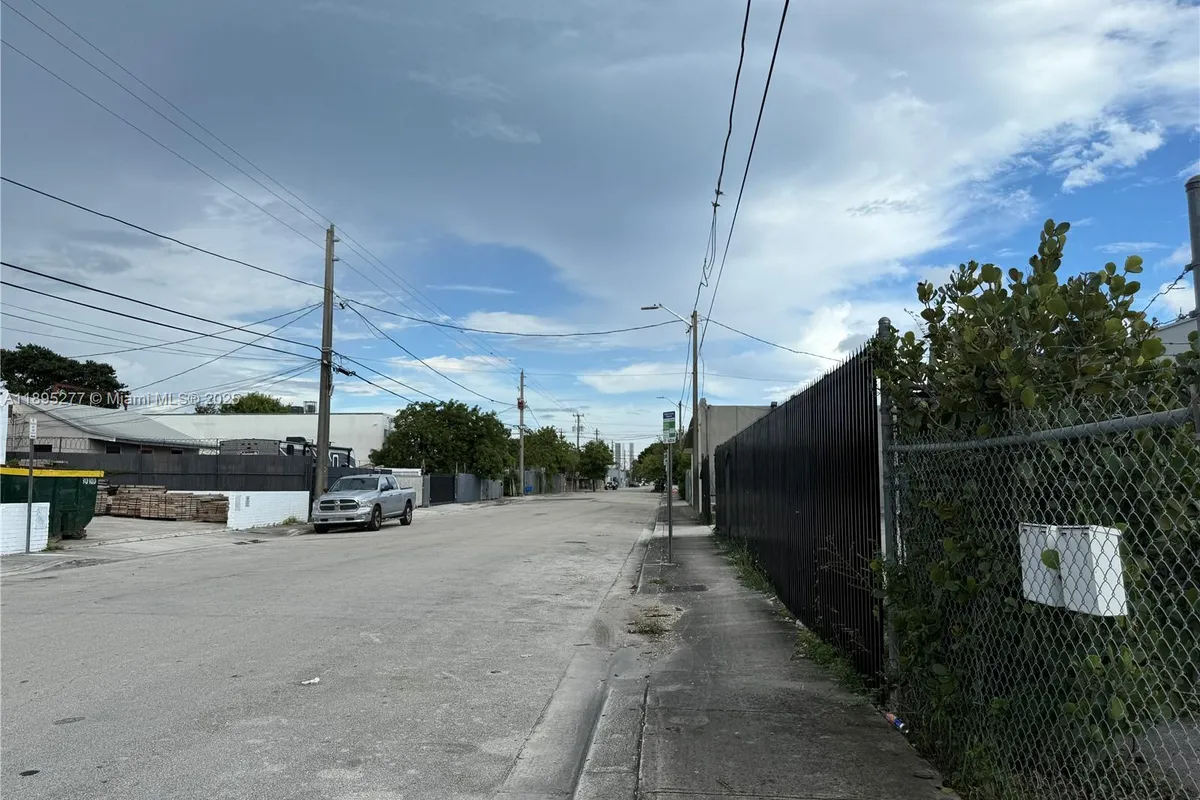 1870 NW 21 TERRACE, Miami FL 33142