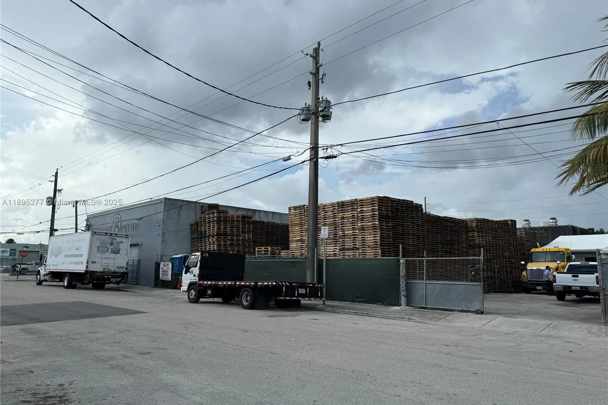 1870 NW 21 TERRACE, Miami FL 33142