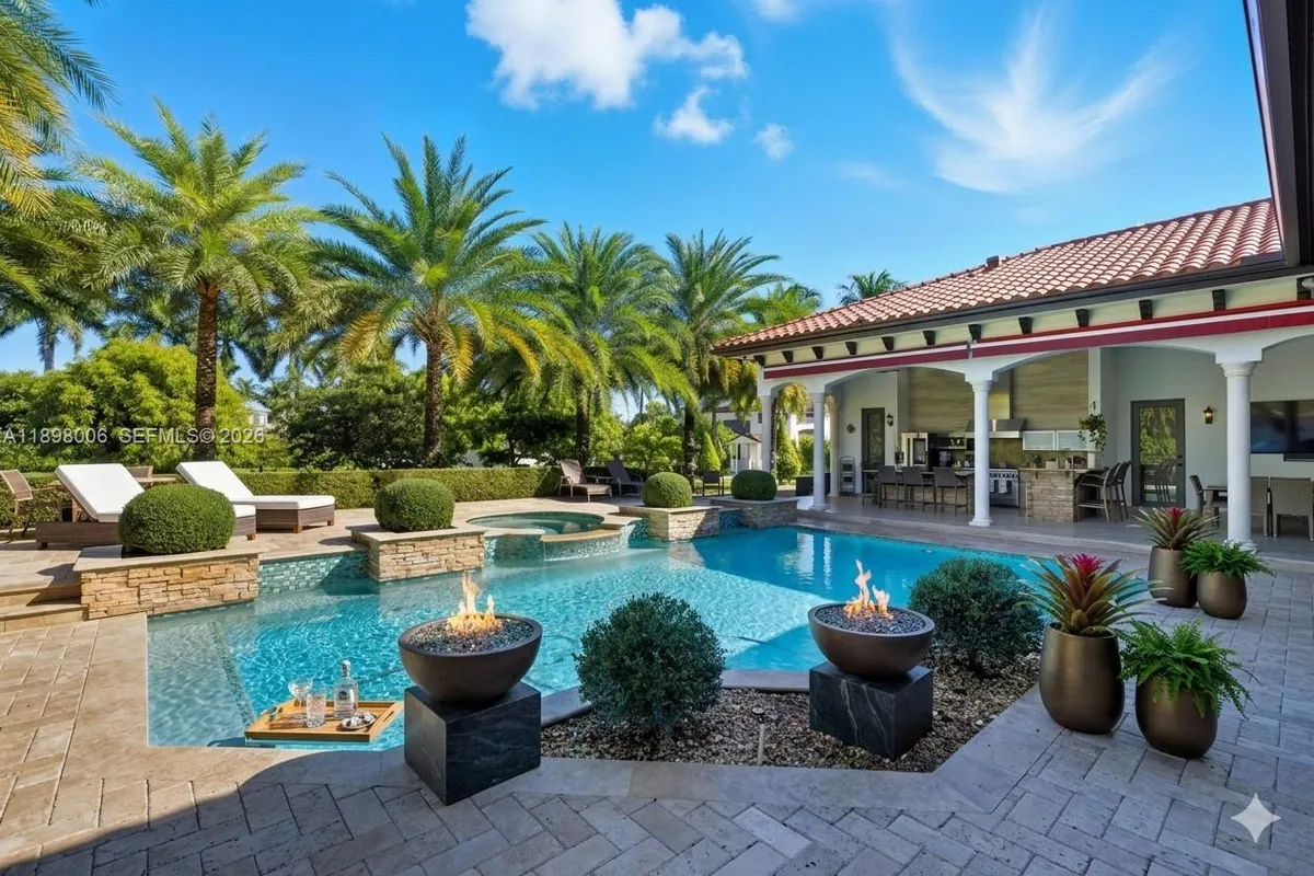 10181 NW 131st St, Hialeah Gardens FL 33018