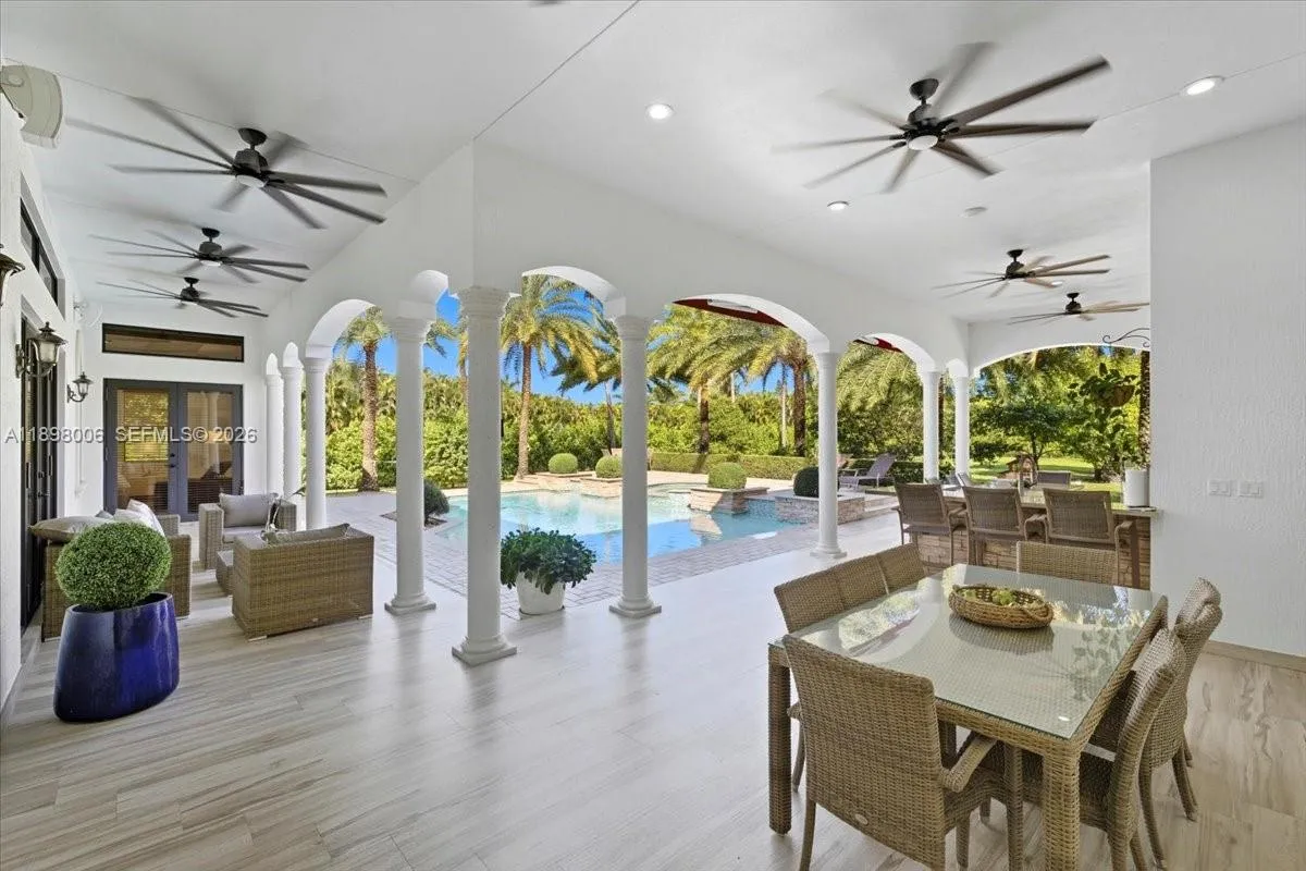 10181 NW 131st St, Hialeah Gardens FL 33018