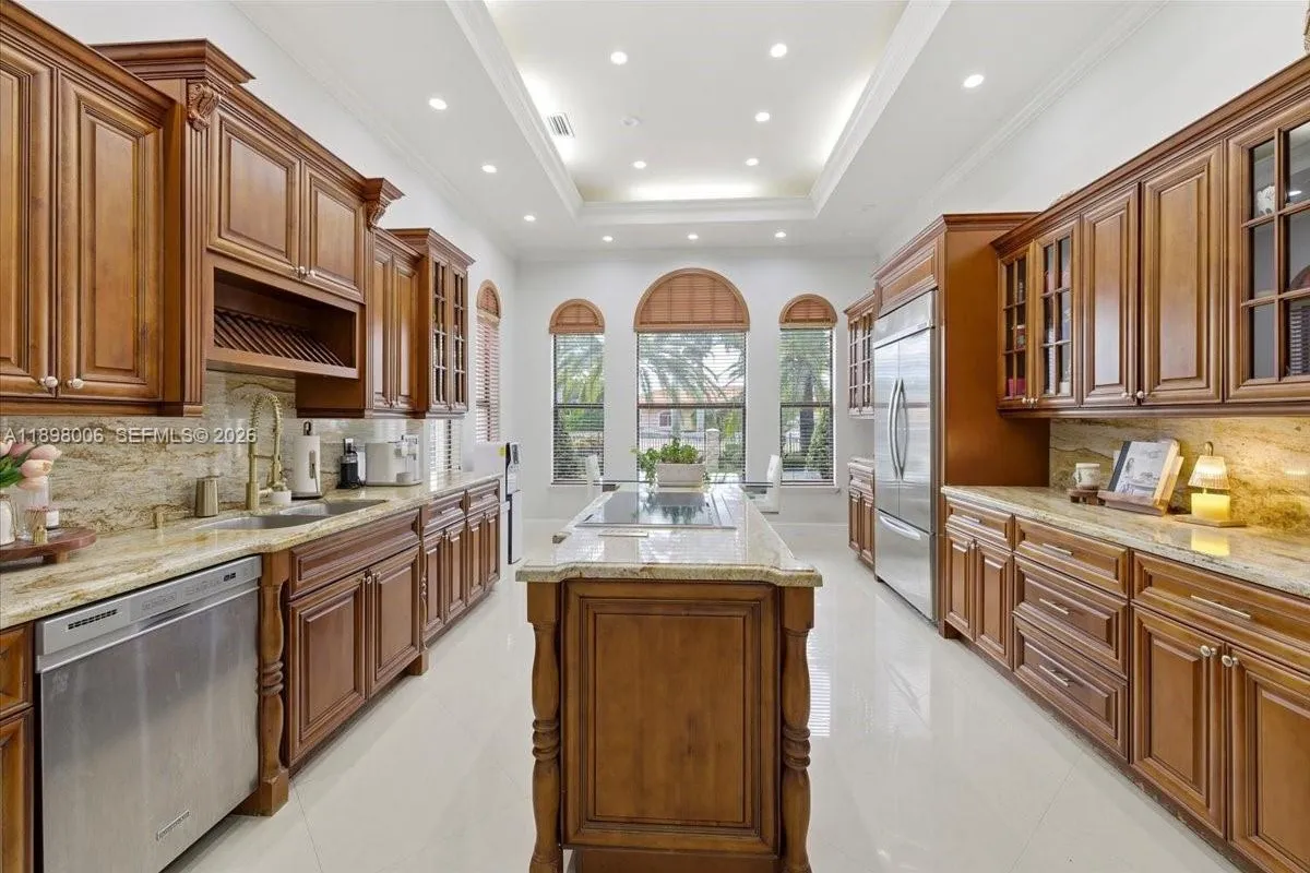 10181 NW 131st St, Hialeah Gardens FL 33018