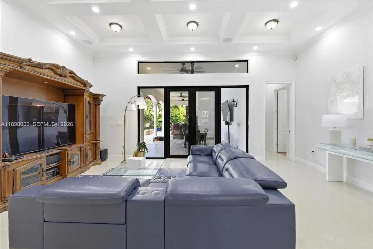 10181 NW 131st St, Hialeah Gardens FL 33018