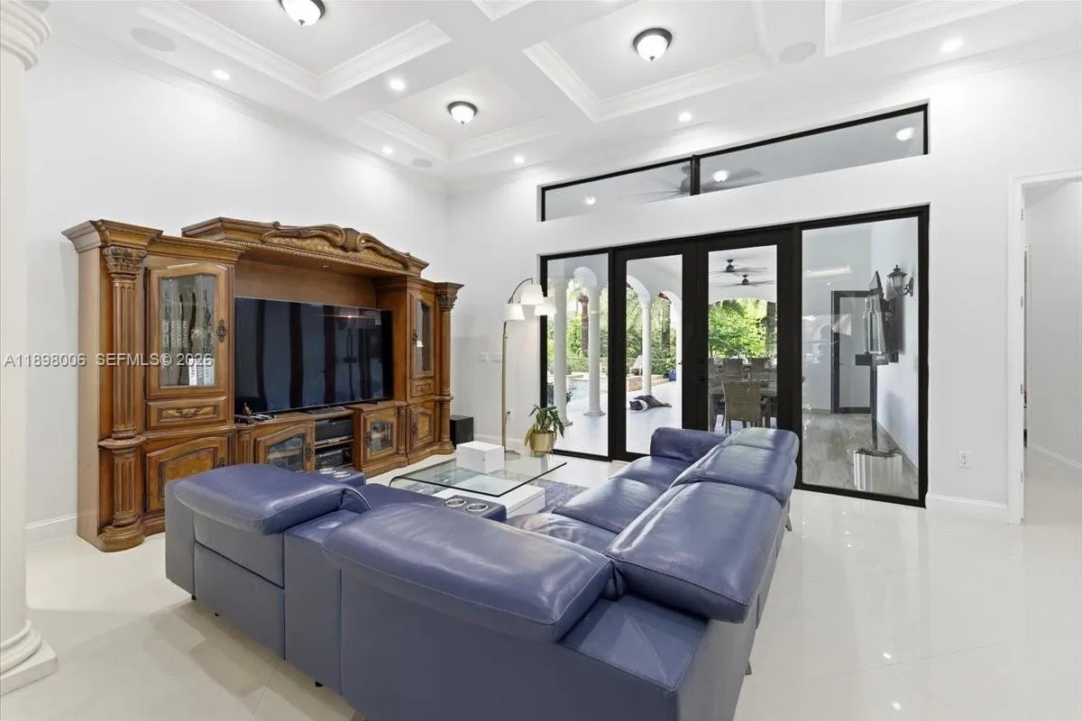 10181 NW 131st St, Hialeah Gardens FL 33018