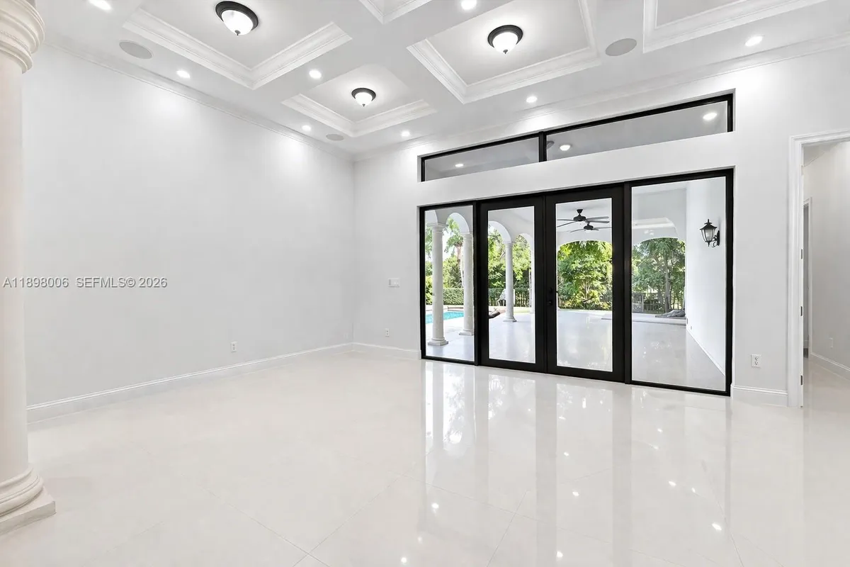 10181 NW 131st St, Hialeah Gardens FL 33018