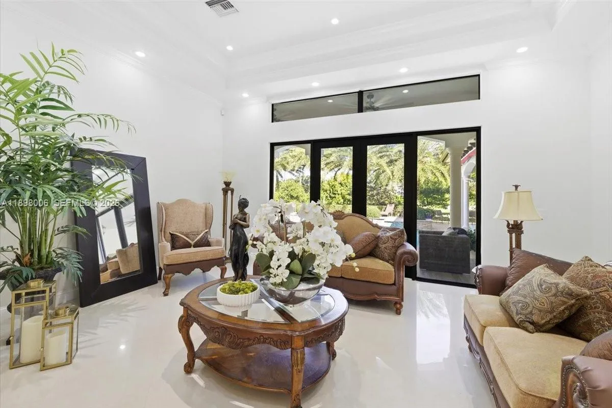 10181 NW 131st St, Hialeah Gardens FL 33018