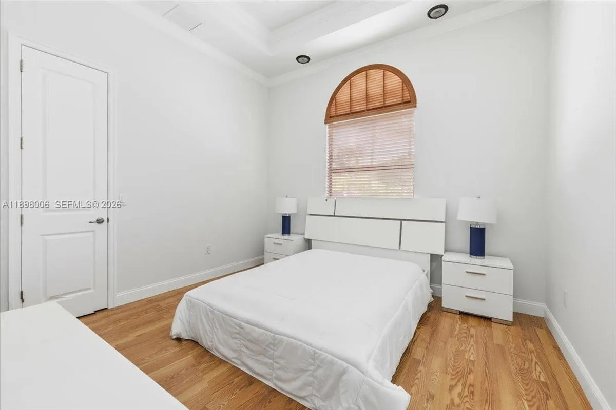 10181 NW 131st St, Hialeah Gardens FL 33018