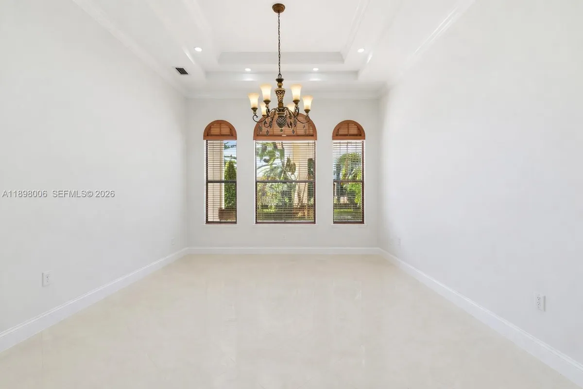 10181 NW 131st St, Hialeah Gardens FL 33018