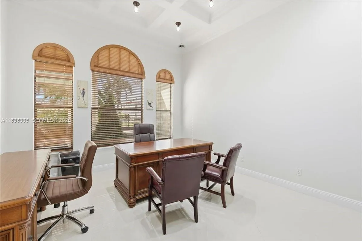 10181 NW 131st St, Hialeah Gardens FL 33018