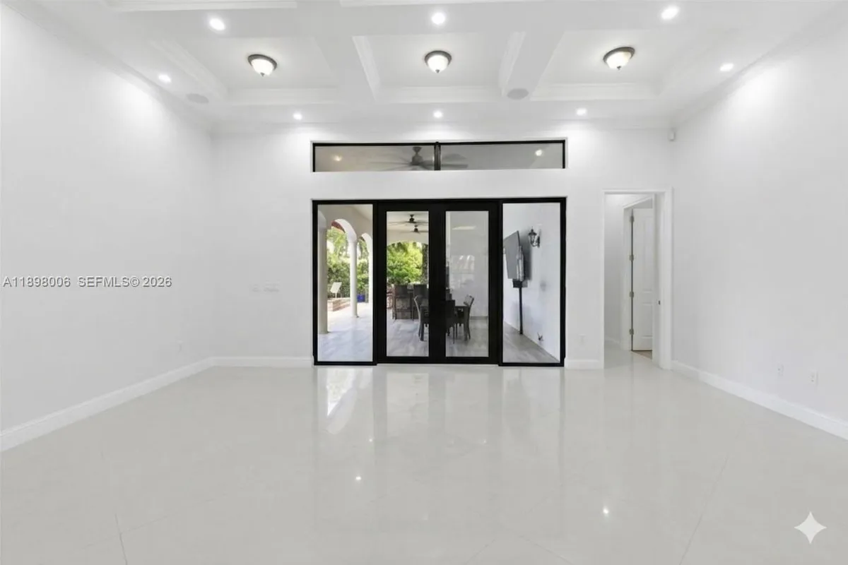 10181 NW 131st St, Hialeah Gardens FL 33018