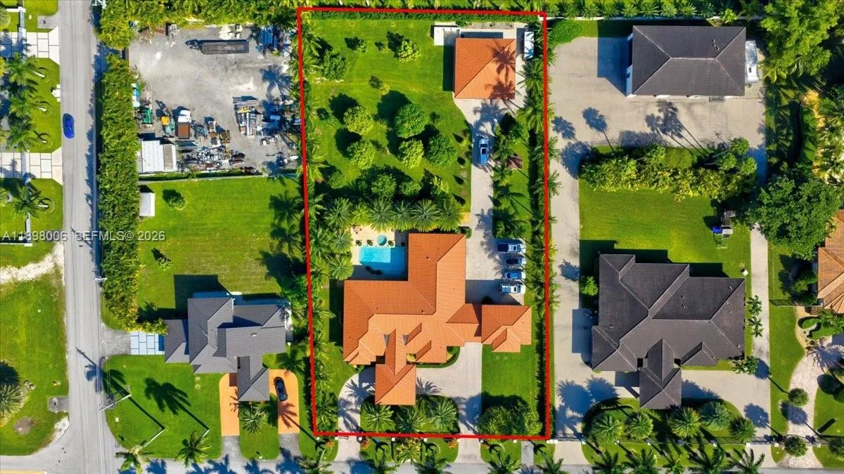 10181 NW 131st St, Hialeah Gardens FL 33018