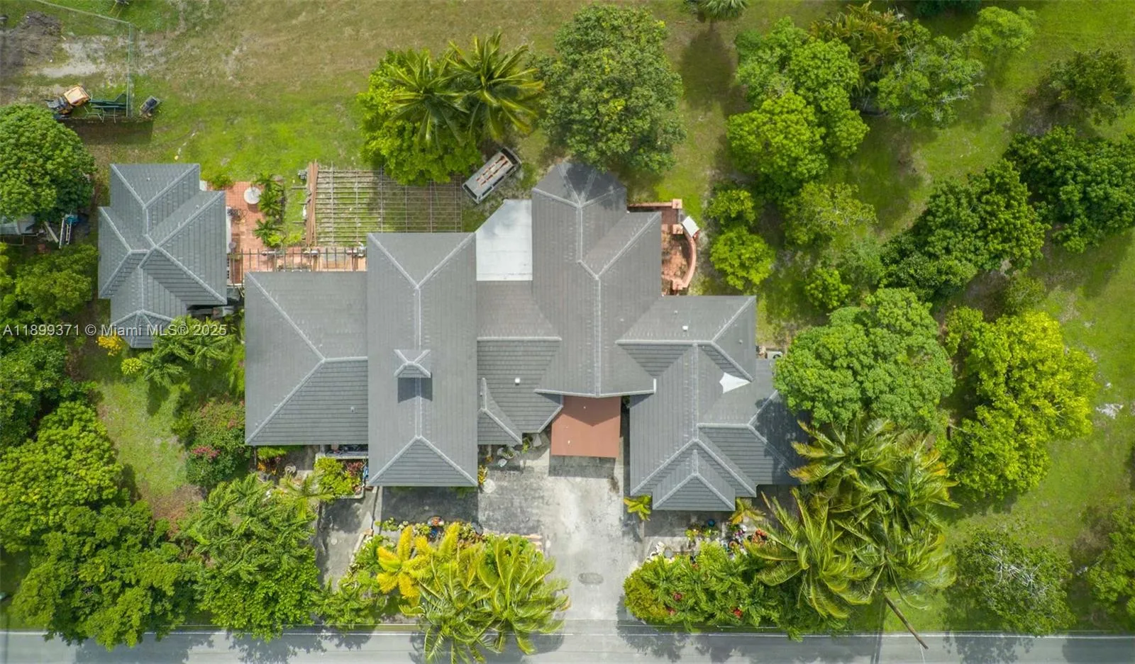 5400 Palm Tree Rd, Plantation FL 33317