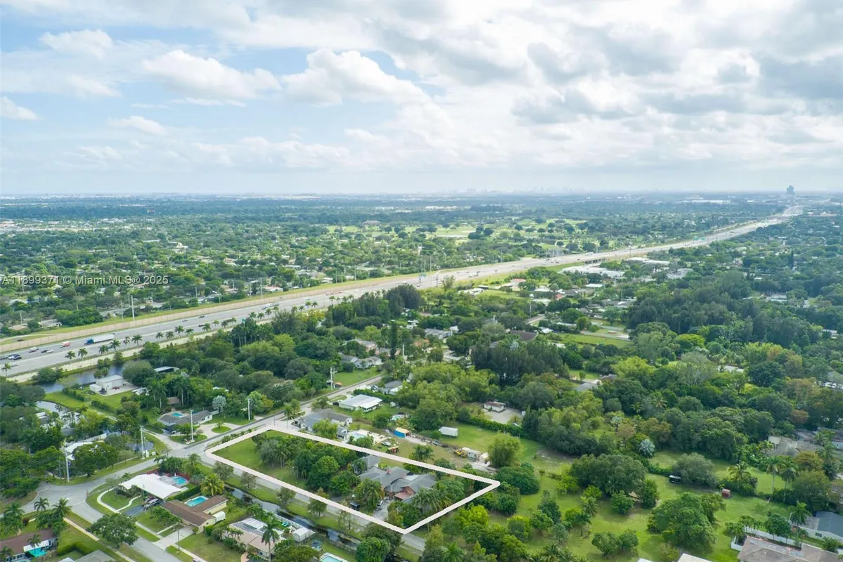 5400 Palm Tree Rd, Plantation FL 33317