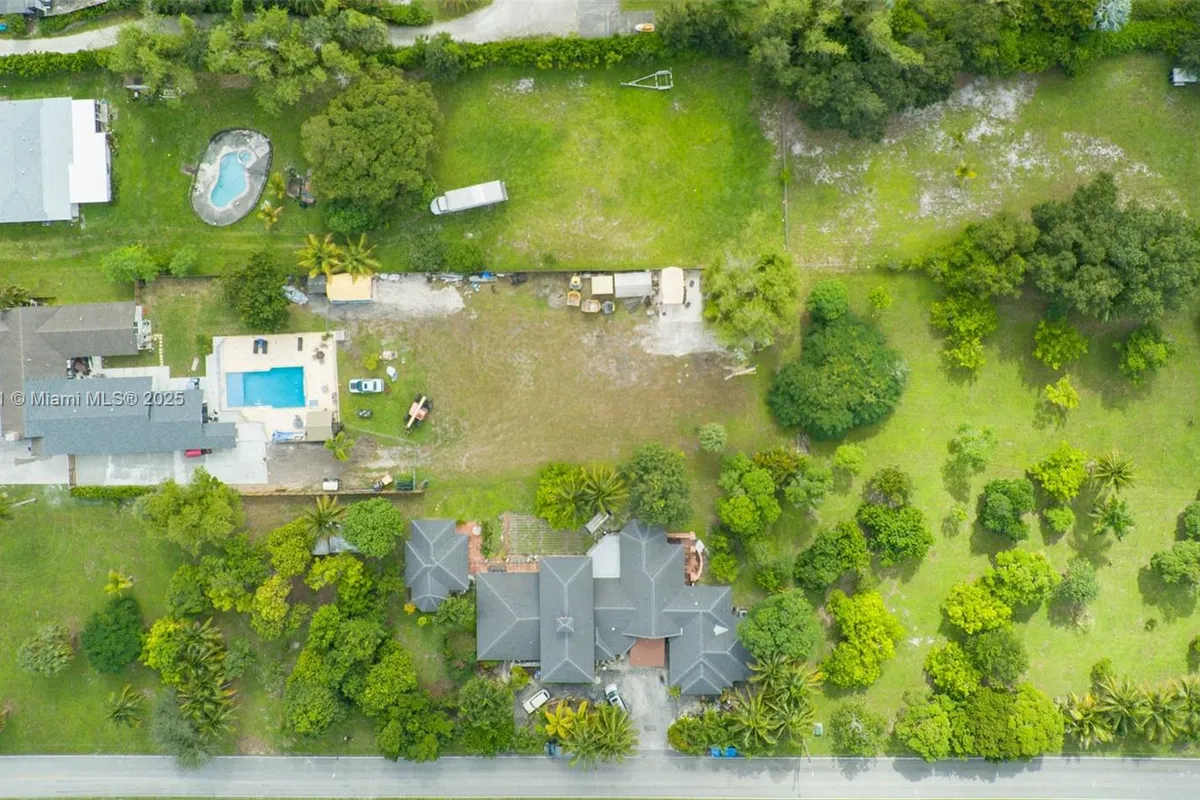 5400 Palm Tree Rd, Plantation FL 33317