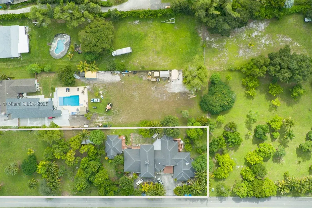 5400 Palm Tree Rd, Plantation FL 33317