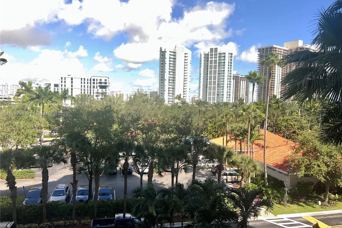 3600 Mystic Pointe Dr # 511, Aventura FL 33180