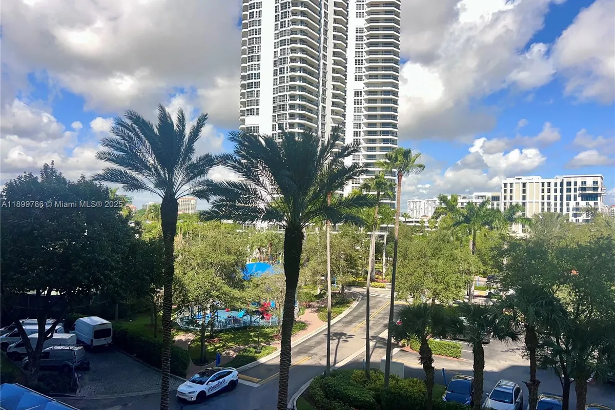 3600 Mystic Pointe Dr # 511, Aventura FL 33180