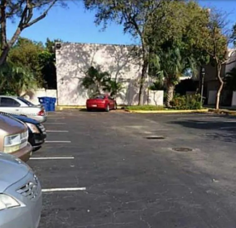 2 bedroom 1 bath for sale at 6020 SW 68th St # 60, South Miami FL 33143