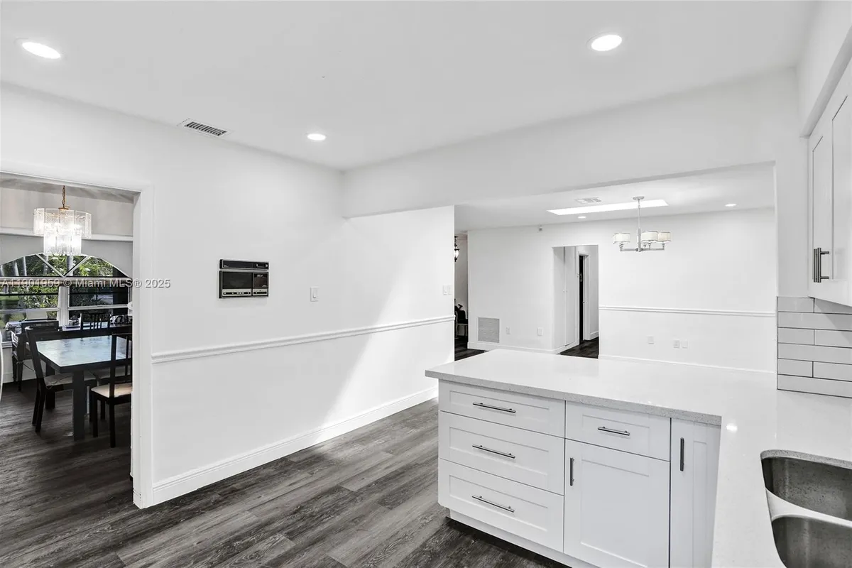 6300 SW 62nd Pl, South Miami FL 33143