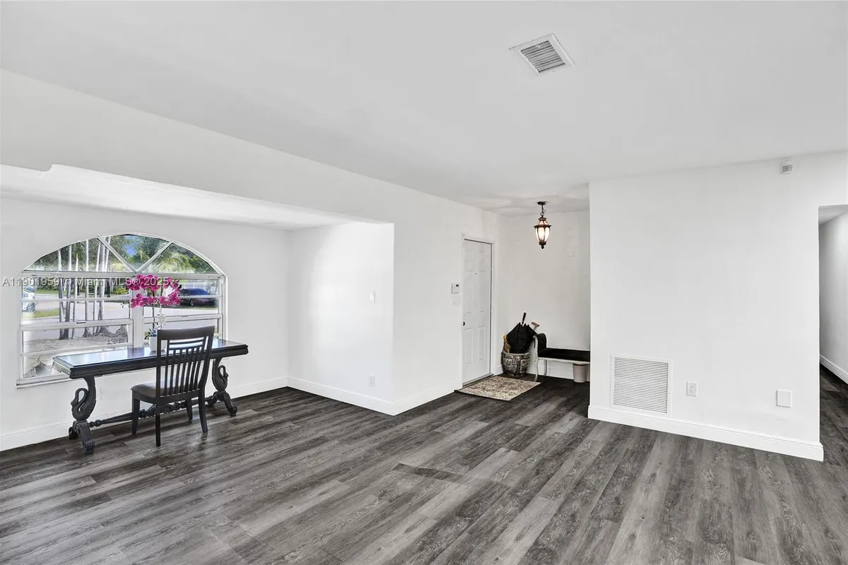 6300 SW 62nd Pl, South Miami FL 33143