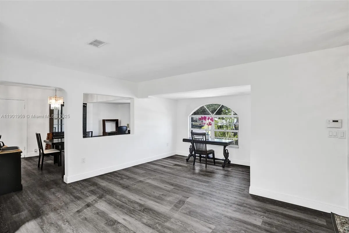 6300 SW 62nd Pl, South Miami FL 33143