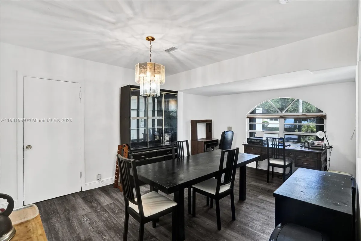 6300 SW 62nd Pl, South Miami FL 33143