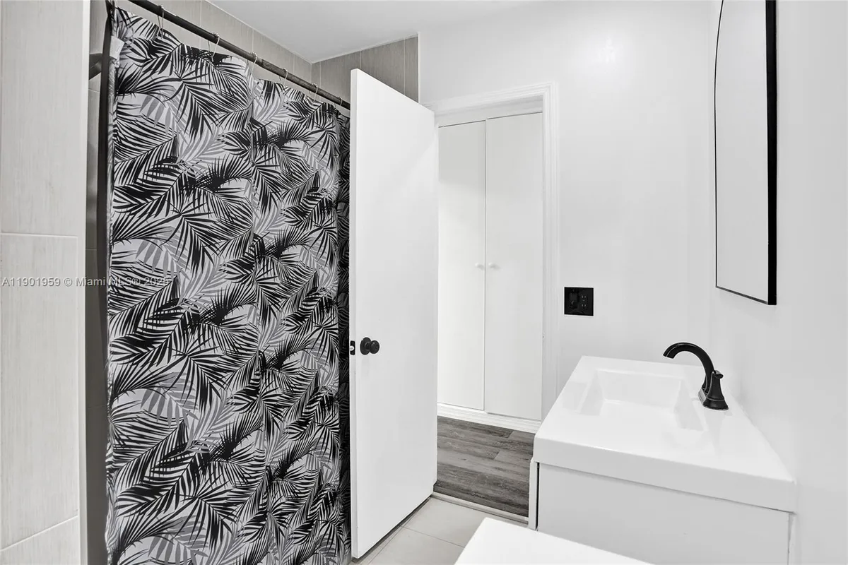 6300 SW 62nd Pl, South Miami FL 33143