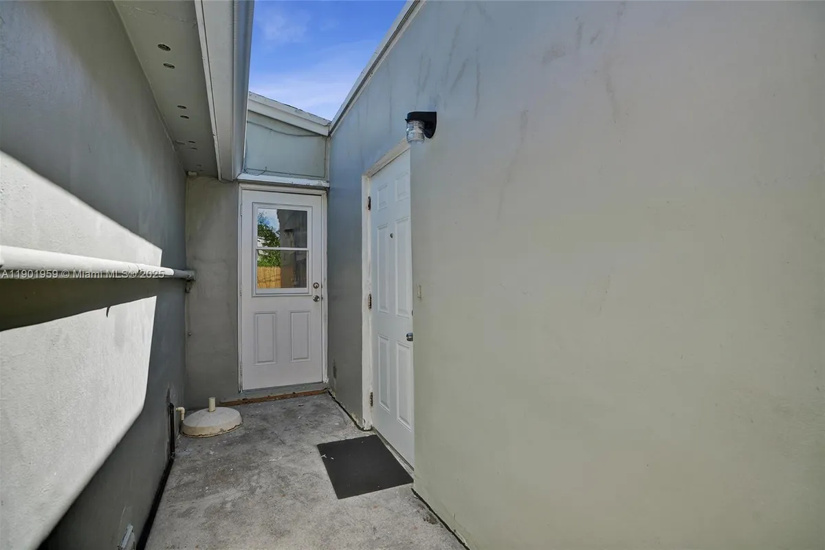 6300 SW 62nd Pl, South Miami FL 33143