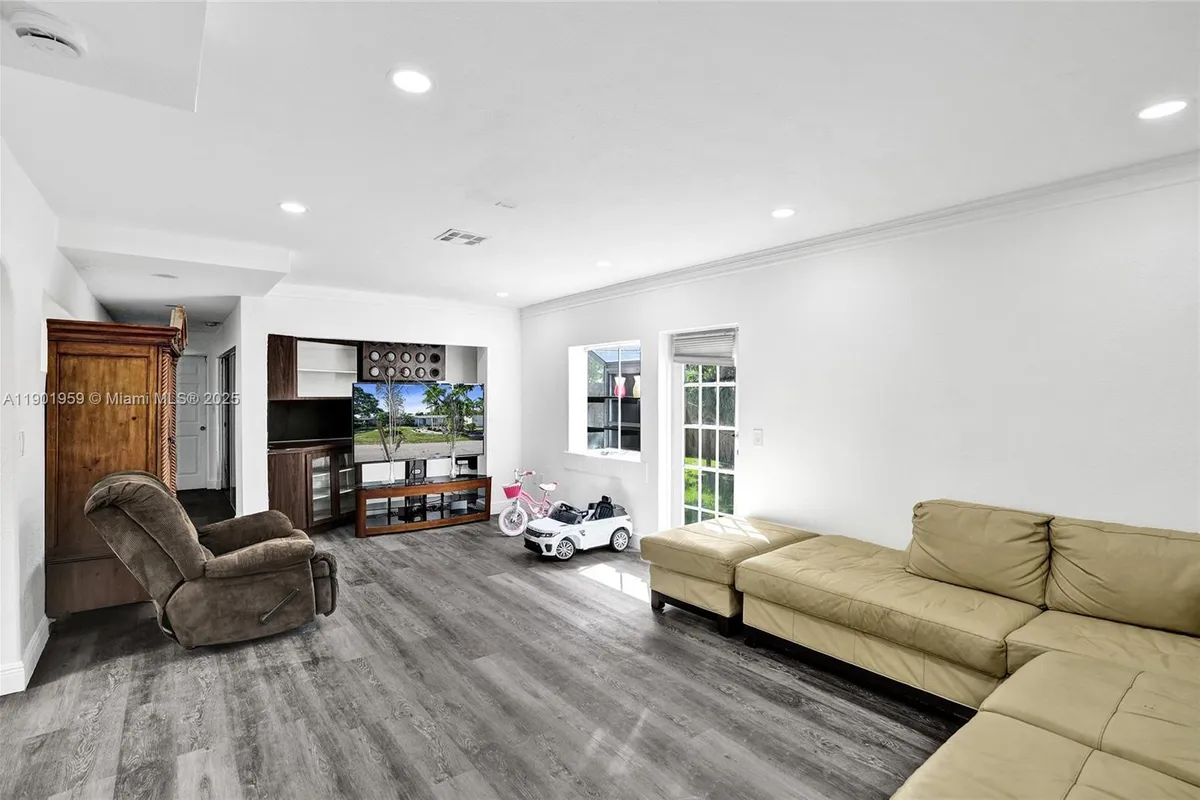 6300 SW 62nd Pl, South Miami FL 33143