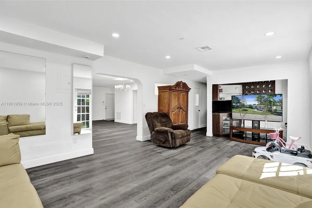 6300 SW 62nd Pl, South Miami FL 33143