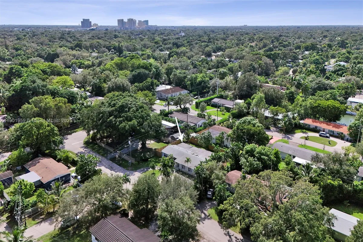 6300 SW 62nd Pl, South Miami FL 33143