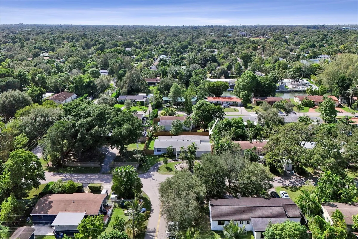 6300 SW 62nd Pl, South Miami FL 33143