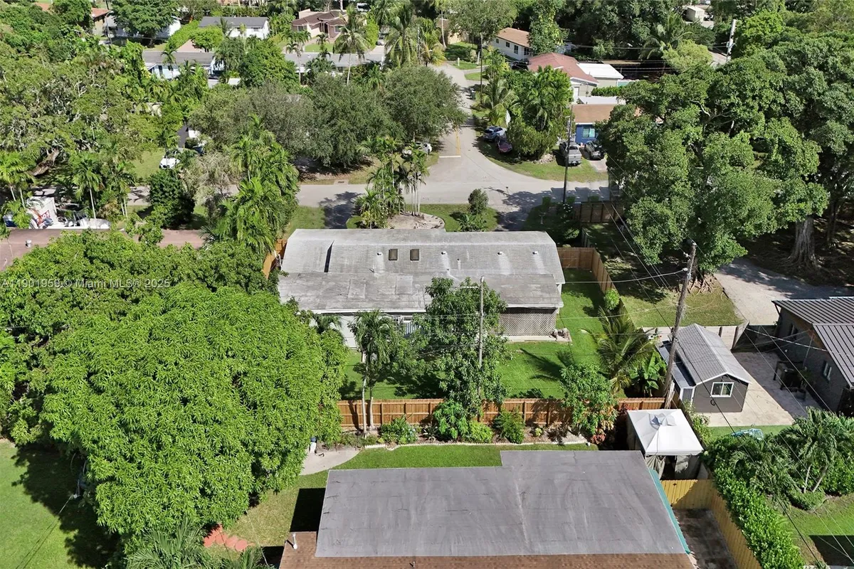 6300 SW 62nd Pl, South Miami FL 33143