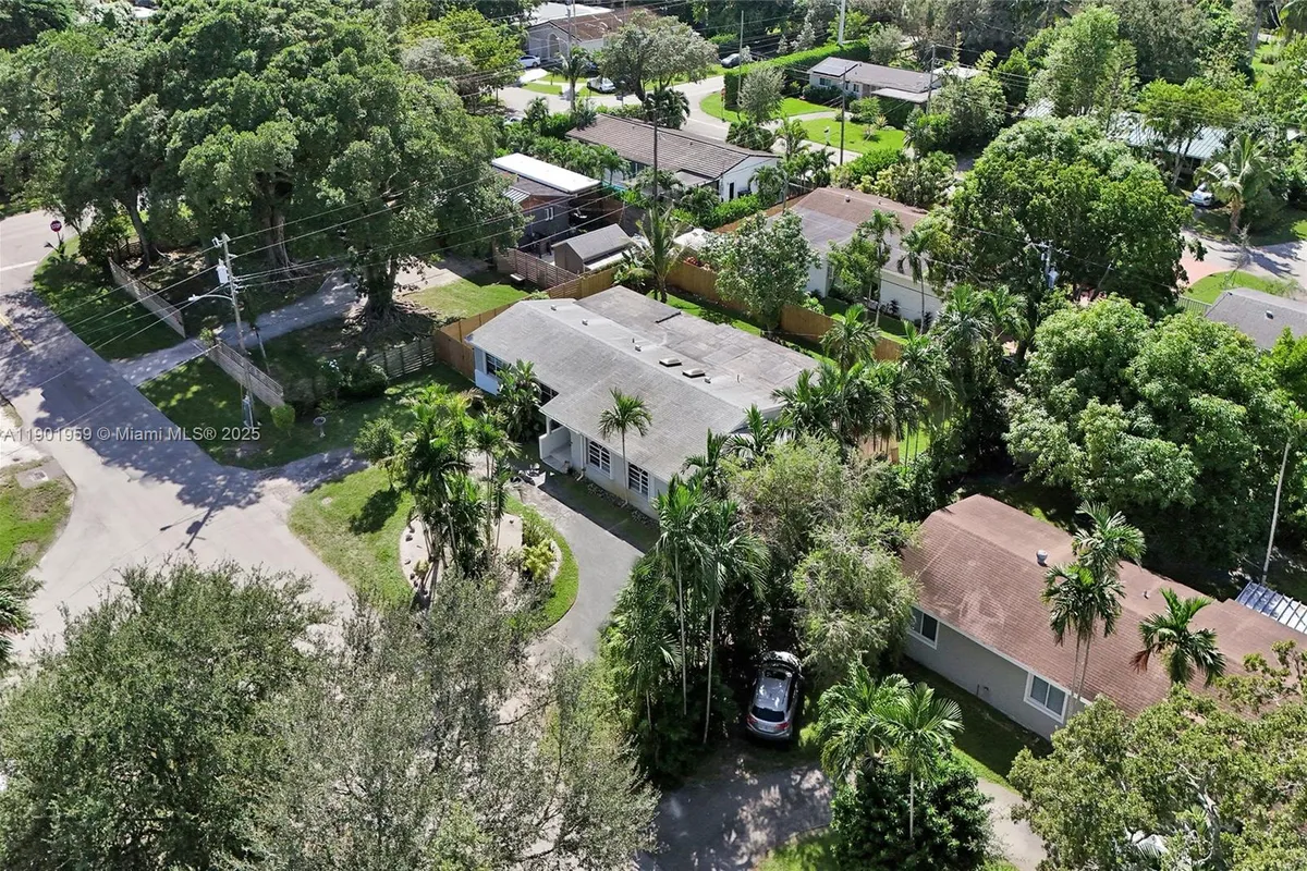 6300 SW 62nd Pl, South Miami FL 33143