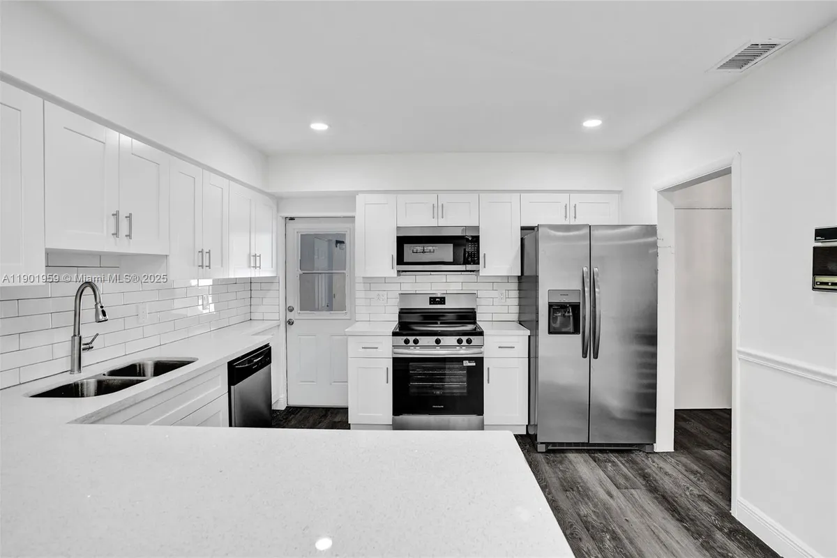 6300 SW 62nd Pl, South Miami FL 33143