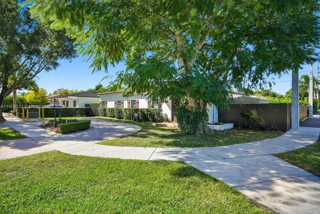 4200 SW 60th Ct, Miami FL 33155