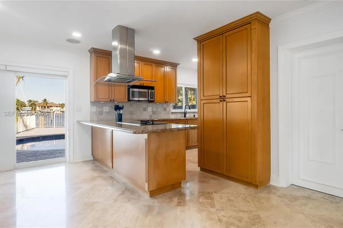 2445 SE 8 St, Pompano Beach FL 33062