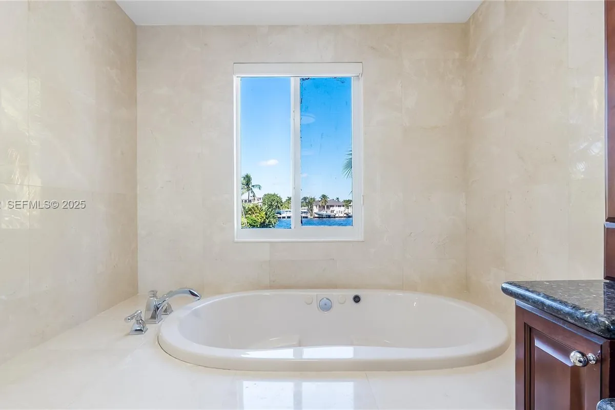 2445 SE 8 St, Pompano Beach FL 33062