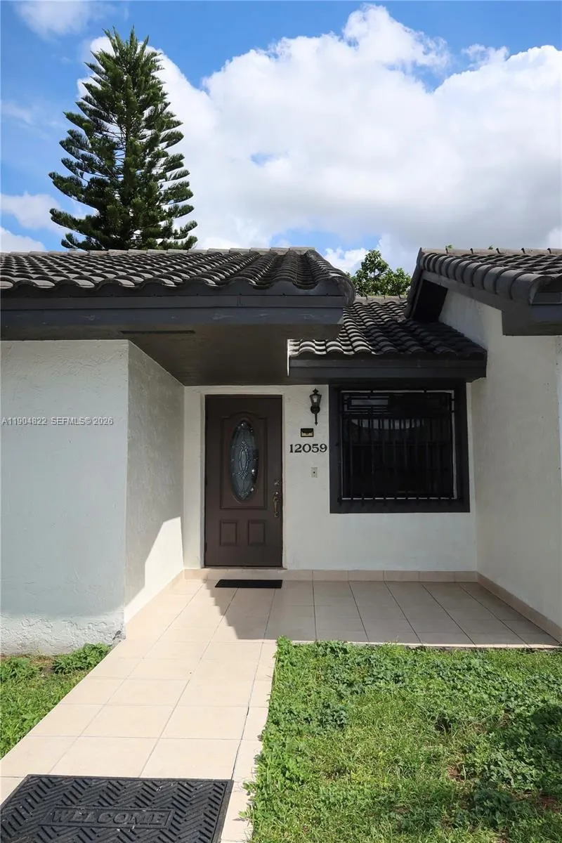 12059 SW 10th St # 201, Miami FL 33184
