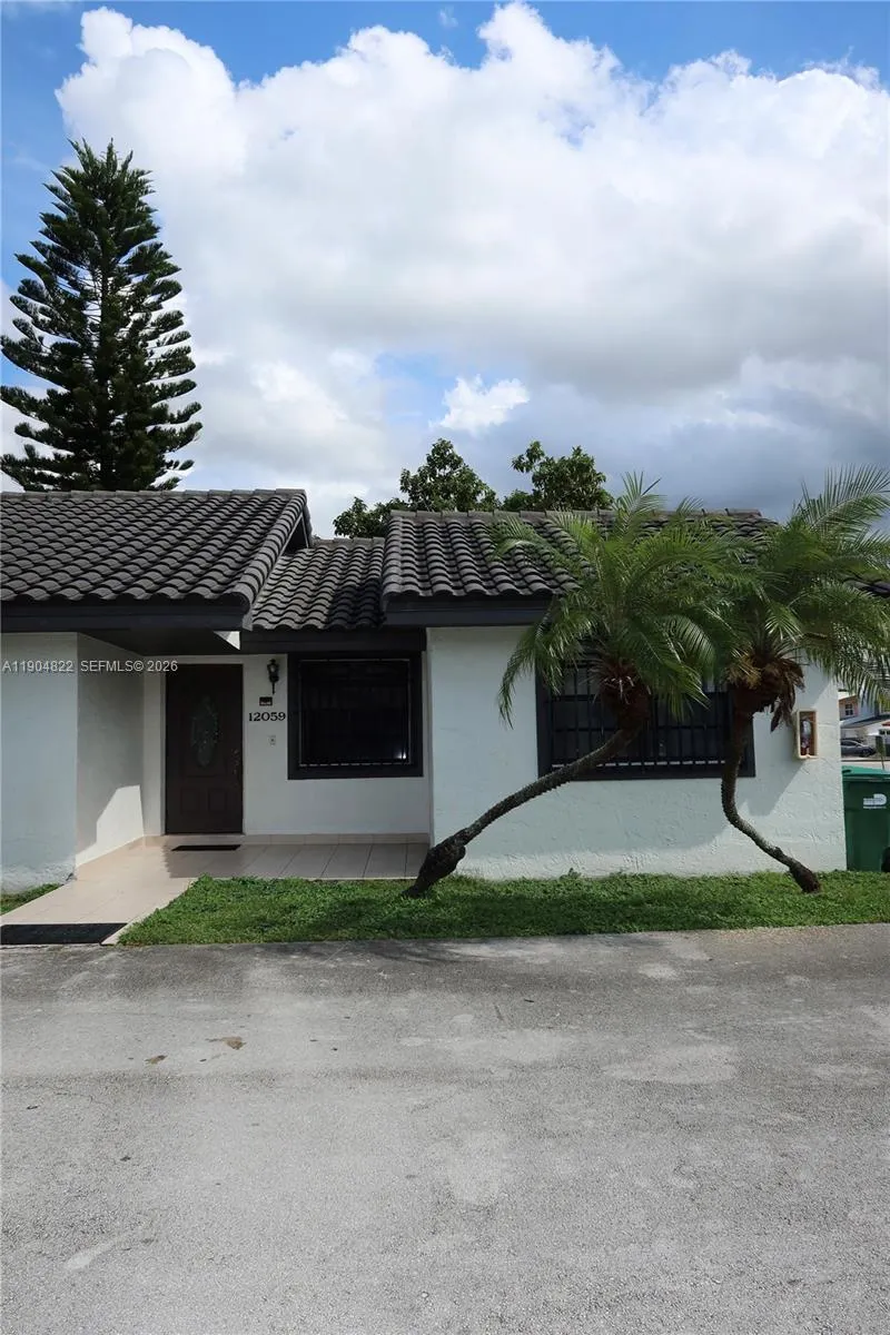 12059 SW 10th St # 201, Miami FL 33184