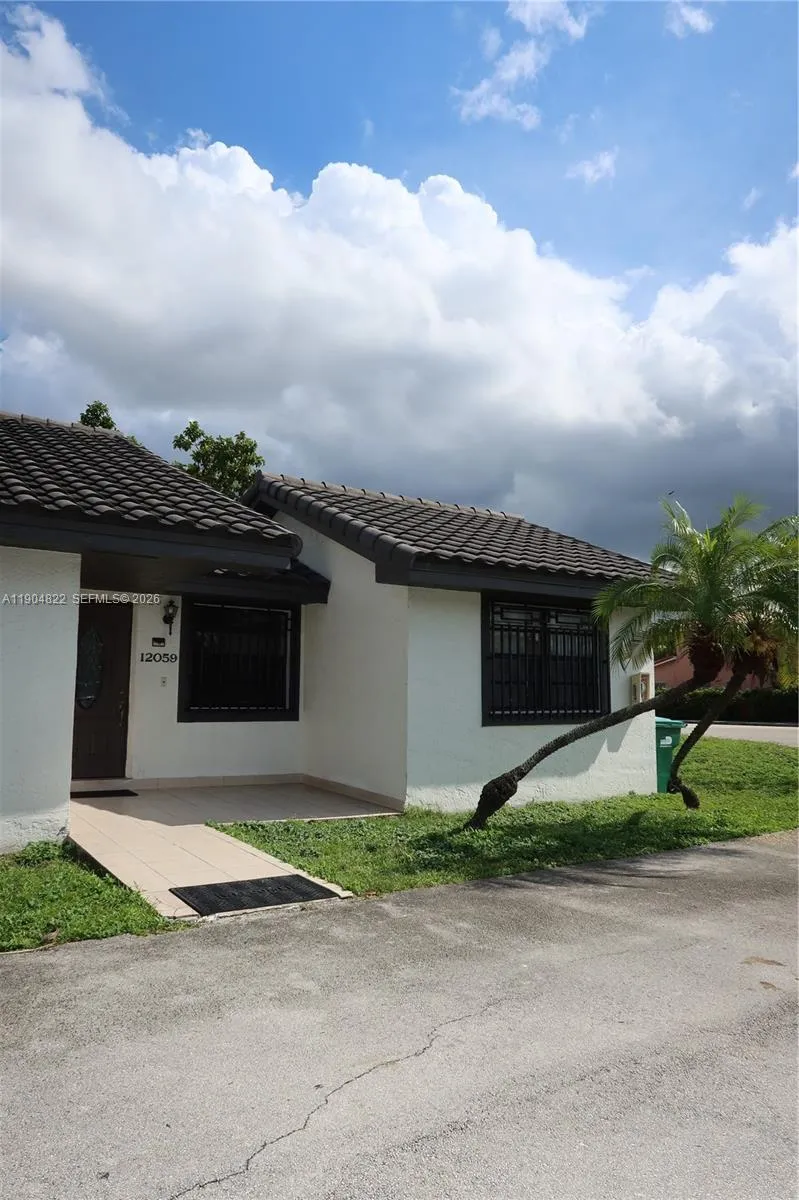 12059 SW 10th St # 201, Miami FL 33184