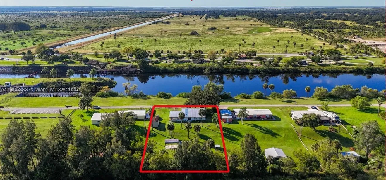 3 bedroom 2 bath for sale at 1159 Lock Lane, Moore Haven FL 33471