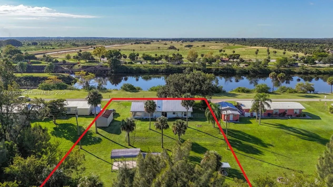 1159 Lock Lane, Moore Haven FL 33471