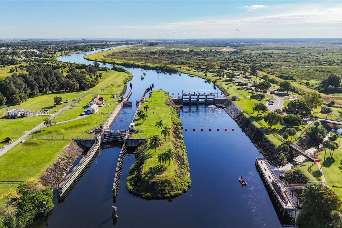 1159 Lock Lane, Moore Haven FL 33471