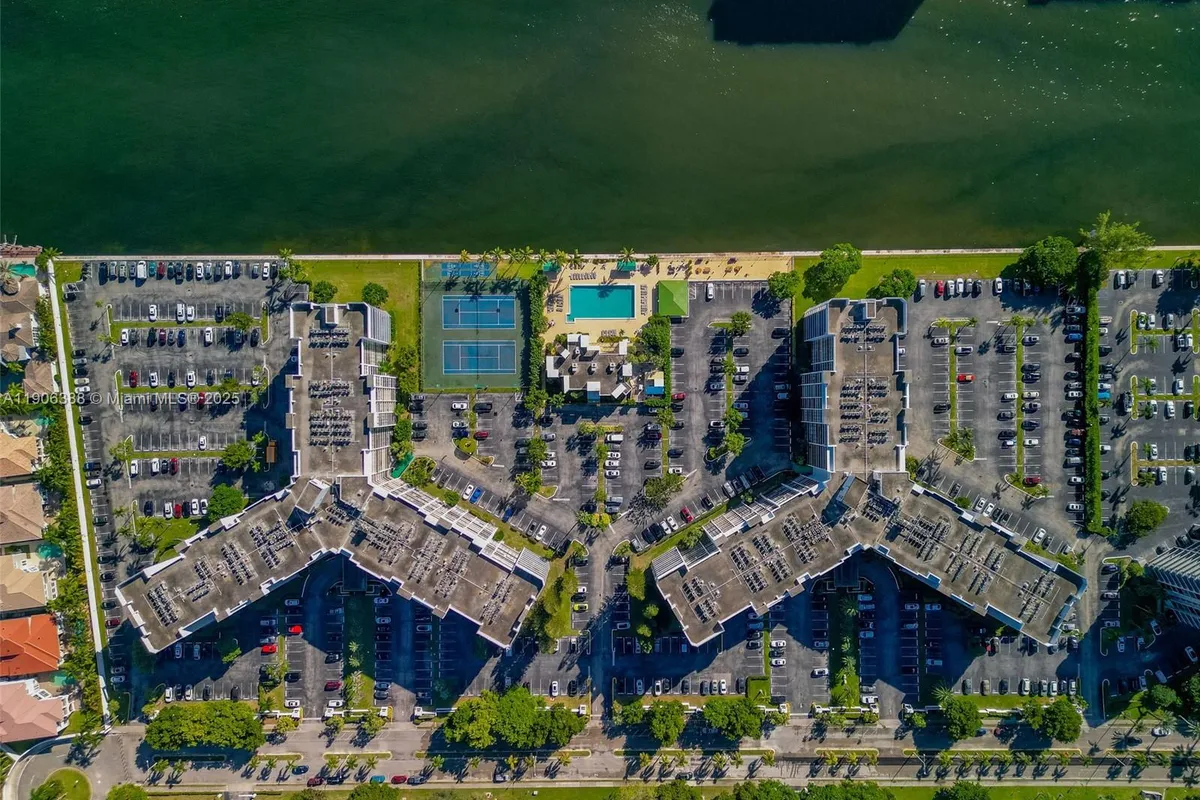 800 Parkview Dr # 302, Hallandale Beach FL 33009