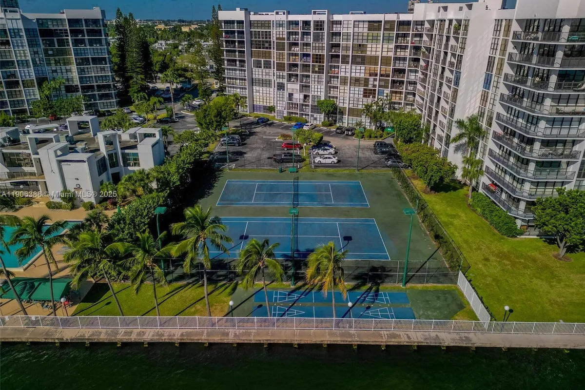 800 Parkview Dr # 302, Hallandale Beach FL 33009