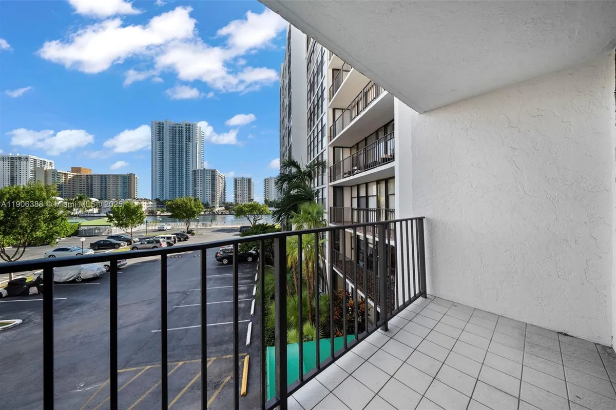 800 Parkview Dr # 302, Hallandale Beach FL 33009